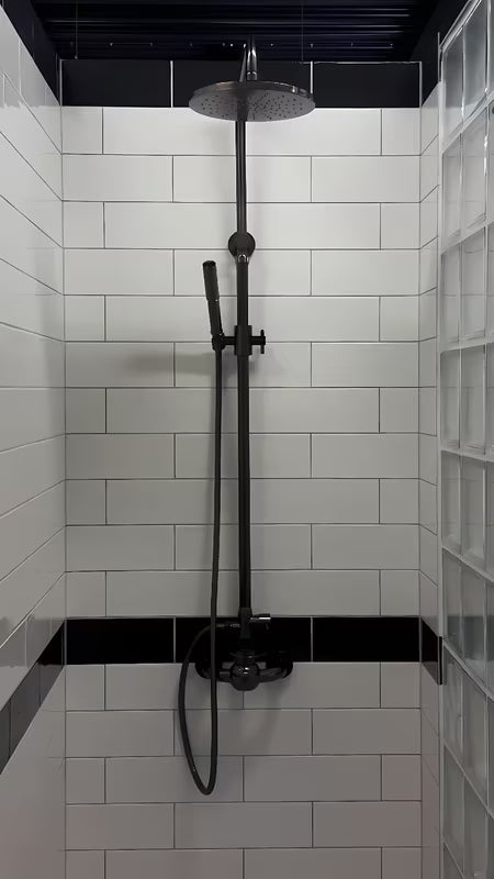 Sprchový systém WF Industrial v povrchové úpravě olejem gumovaný bronz s hlavovou sprchou 20 cm